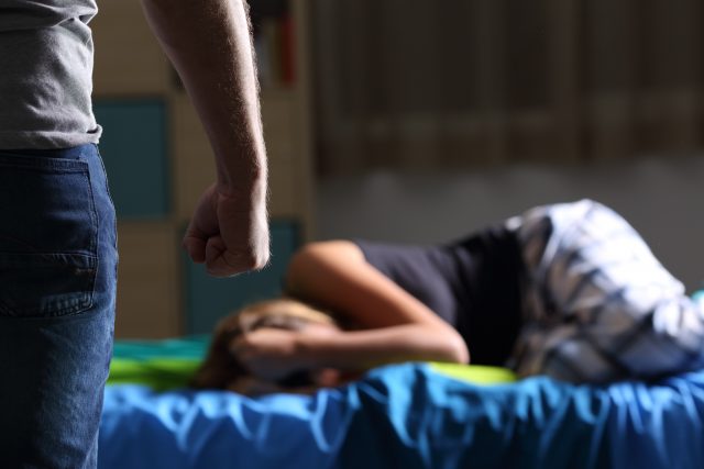 parents-addicted-to-heroin-opioids-Oxycontin-prescription-drugs