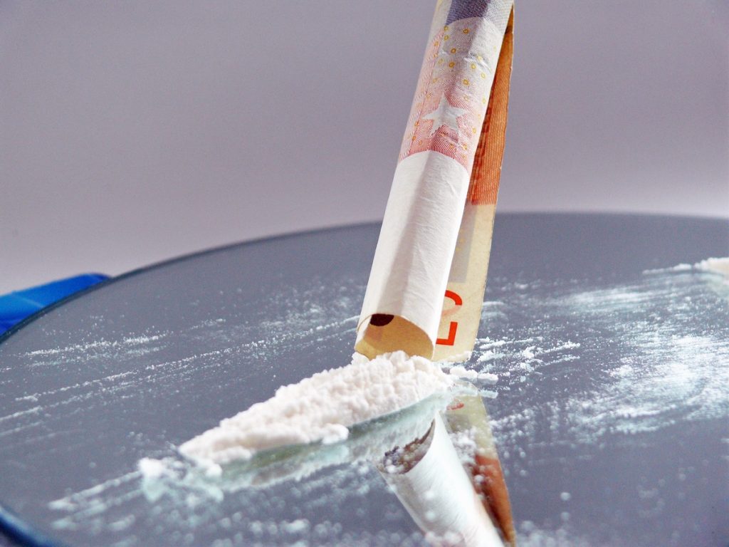 mixing-drugs-alcohol-cocaine-drug-overdose-dangers-warnings-addiction-treatment